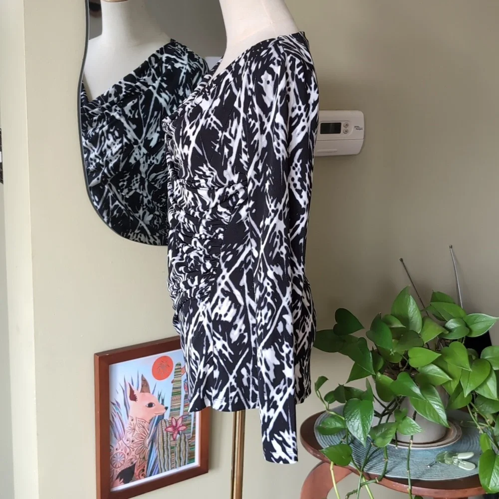 Kenneth Cole New York Abstract Drape Front Ruched Blouse Small - Picture 6 of 9